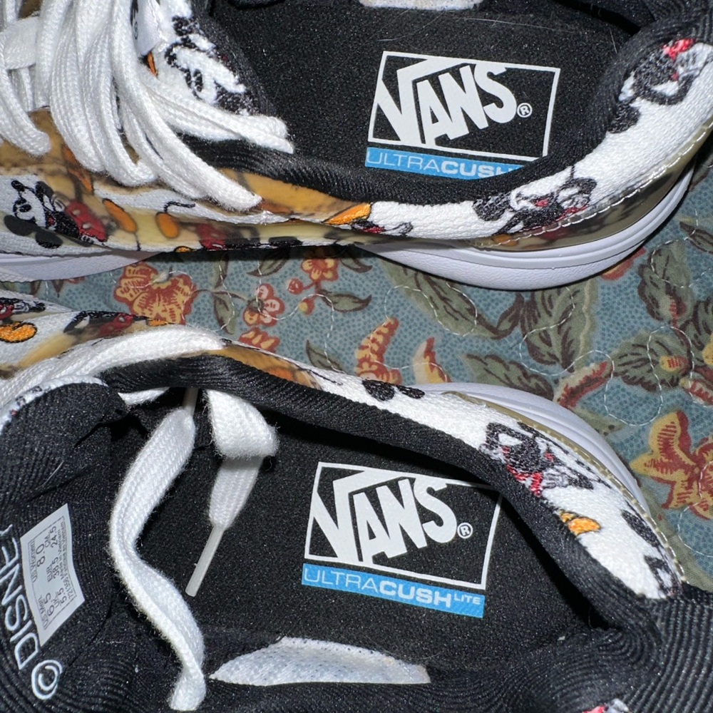 Mickey Mouse LIMITED EDITION Disney Vans Ultrarange - W8
